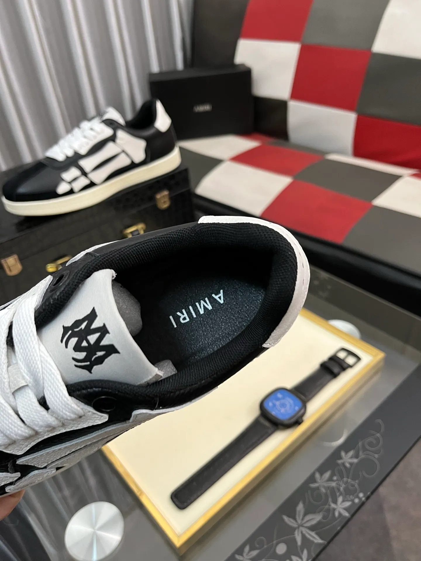 Men's shoes 💰420⌚️⌚️《AMIR*》New men's low-top casual sports sneakers bone shoes, another pair of irresistible bone shoes. Bone shoes are one of AMIRI's most popular items. They use first-layer cowhide uppers. The side bones are made of two cowhide laminations. They have a three-dimensional feel. The leather incisions are all oil-edged. Contrasting color design. Simple style. Fashionable sports. Customized metal LOGO nameplate to embellish shoelaces. Exclusive control of top version. Supports comparison. Breathable mesh lining Original rubber outsole A must-have item for daily leisure Suitable for various occasions Check it out if you pursue high quality Super cool uppers Size: 38-443️⃣ Colors available